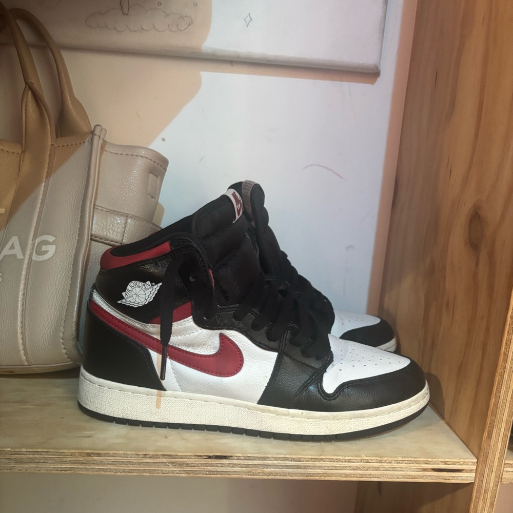 Gym Red Jordan 1s